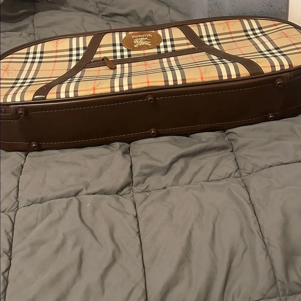 Burberry Beige and Brown Plaid Travel Bag. PRE-OWNED. - Picture 6 of 12